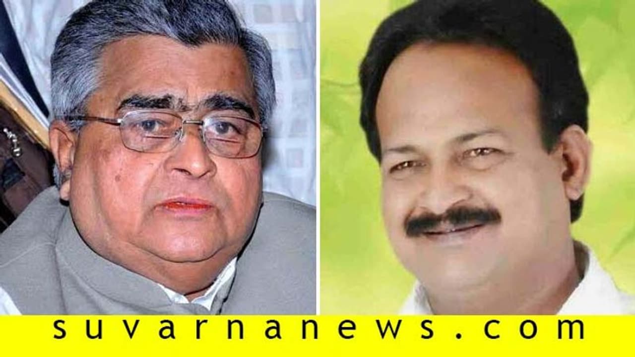 ‘ಕೋಳಿವಾಡ ಮನೆ ಮೇಲೆ ದಾಳಿ ಮಾಡಿದ ಅಧಿಕಾರಿಗಳಿಗೆ ಹಳೆ ಚಪ್ಪಲಿ ಸಿಕ್ಕಿವೆ’