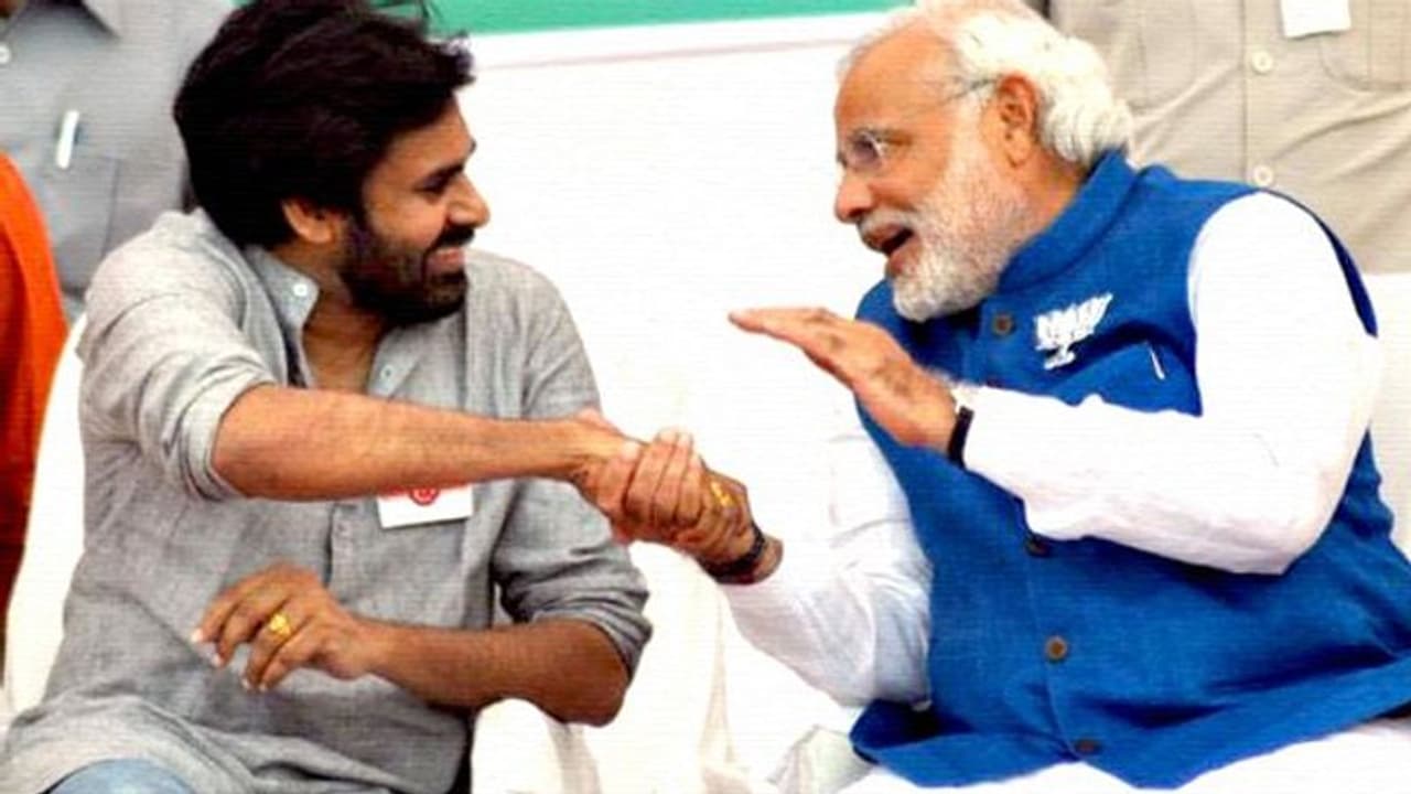 బీజేపీకి దగ్గరే .. దూరమయ్యానని ఎవరు చెప్పారు: పవన్ కీలక వ్యాఖ్యలు బీజేపీకి దగ్గరే .. దూరమయ్యానని ఎవరు చెప్పారు: పవన్ కీలక వ్యాఖ్యలు