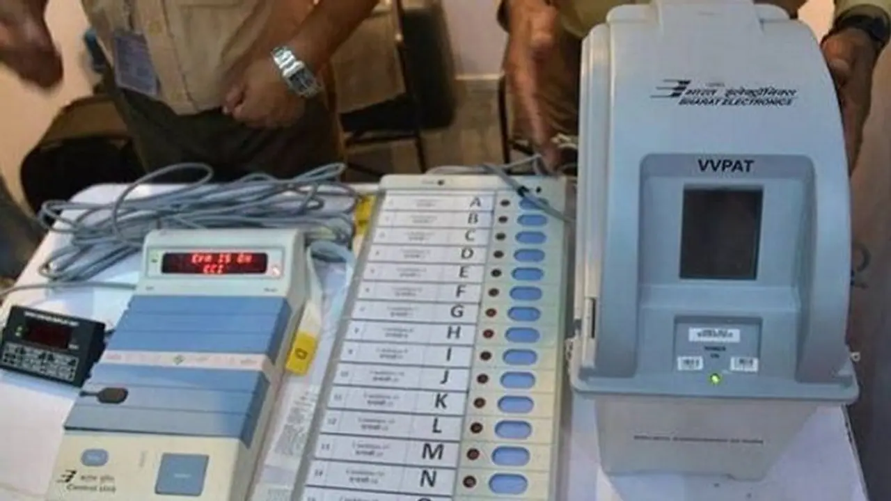 West Bengal: EVMs, VVPATs found at TMC leader’s house in Uluberia, EC suspends sector officer West Bengal: EVMs, VVPATs found at TMC leader’s house in Uluberia, EC suspends sector officer
