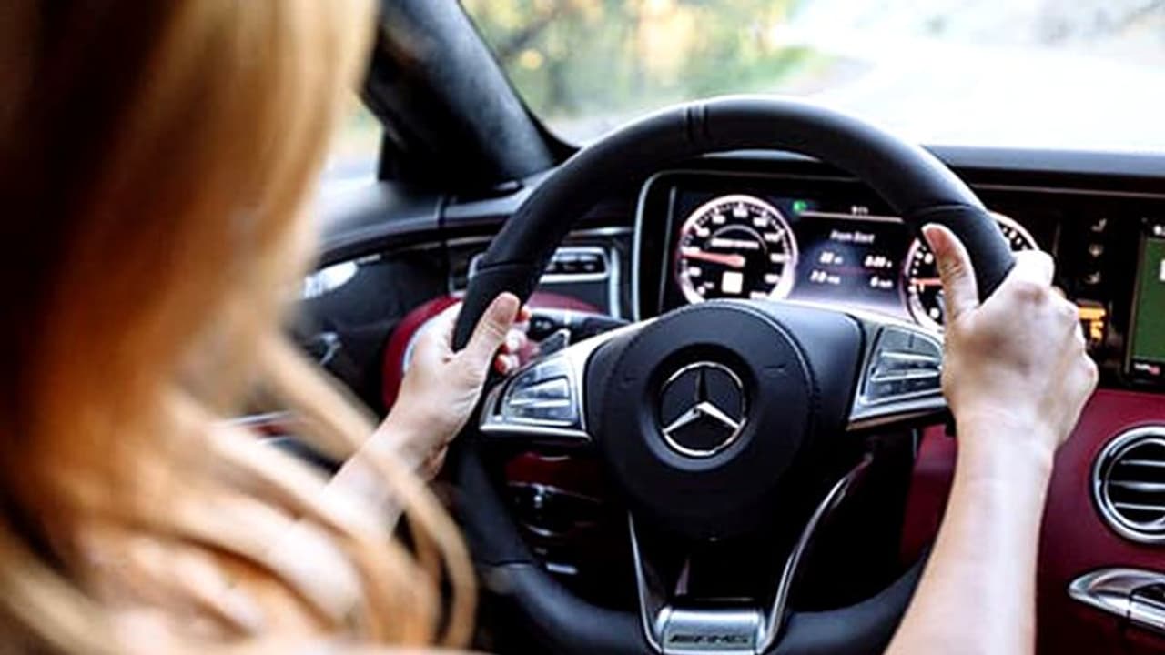 ಕಾರು ನಿಲ್ಲಿಸುವಾಗ ಕ್ಲಚ್ ಮೊದಲೋ, ಬ್ರೇಕ್ ಮೊದಲೋ? ಯಾವುದು ಉತ್ತಮ ವಿಧಾನ? ಇಲ್ಲಿದೆ ಟಿಪ್ಸ್! ಕಾರು ನಿಲ್ಲಿಸುವಾಗ ಕ್ಲಚ್ ಮೊದಲೋ, ಬ್ರೇಕ್ ಮೊದಲೋ? ಯಾವುದು ಉತ್ತಮ ವಿಧಾನ? ಇಲ್ಲಿದೆ ಟಿಪ್ಸ್!