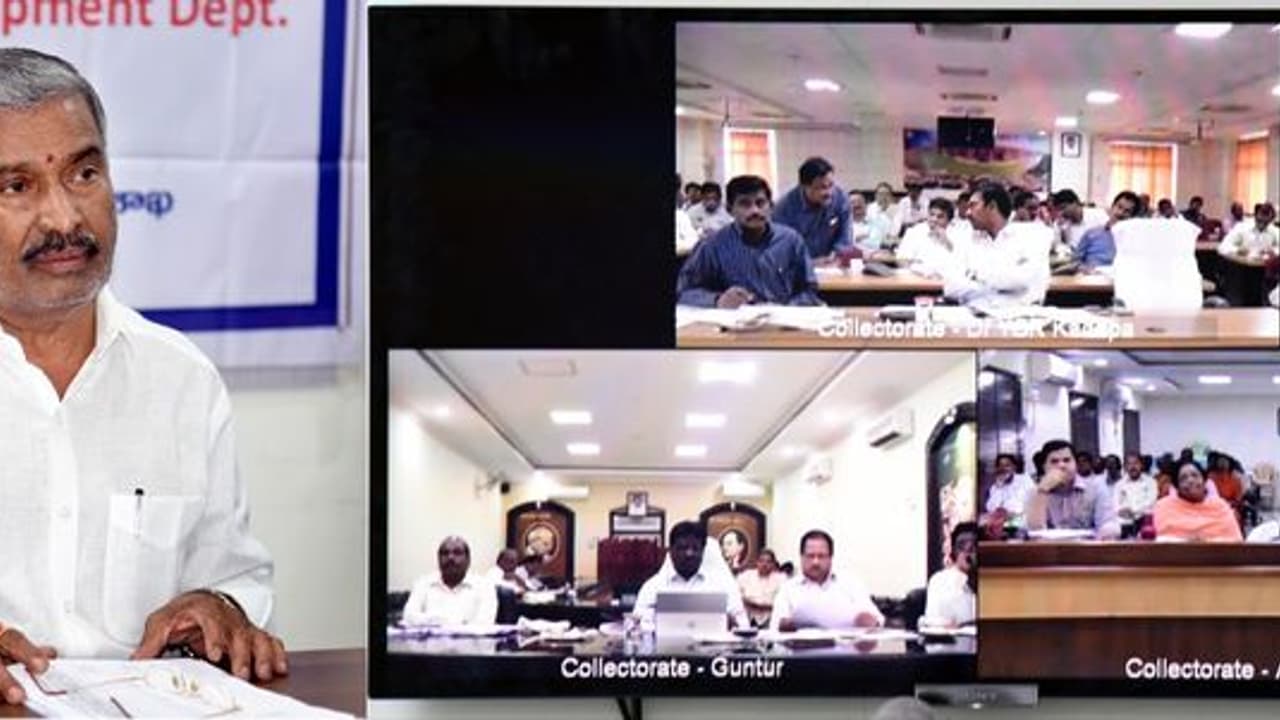ఆ కాంట్రాక్టర్లకు వెంటనే బిల్లులు చెల్లించండి...: కలెక్టర్లకు మంత్రి పెద్దిరెడ్డి ఆదేశం