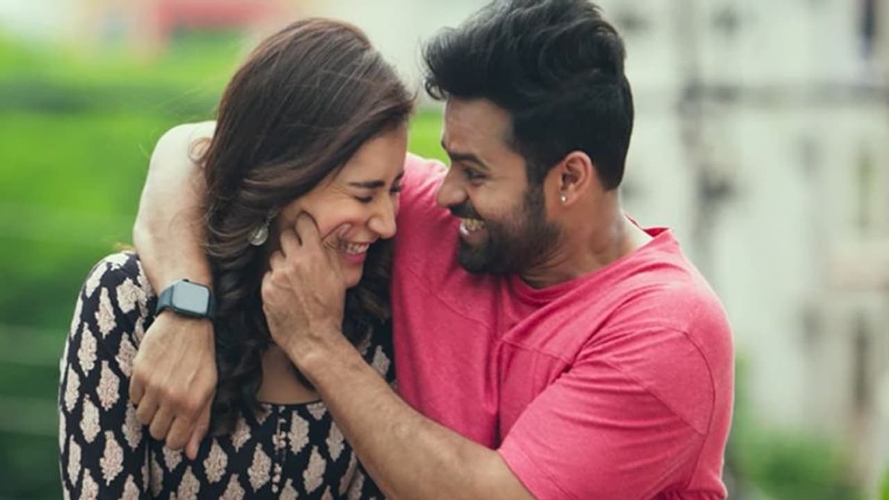 'ప్రతిరోజూ పండగే' ట్రైలర్.. ఆకట్టుకుంటున్న ఫ్యామిలీ ఎమోషన్స్! 'ప్రతిరోజూ పండగే' ట్రైలర్.. ఆకట్టుకుంటున్న ఫ్యామిలీ ఎమోషన్స్!