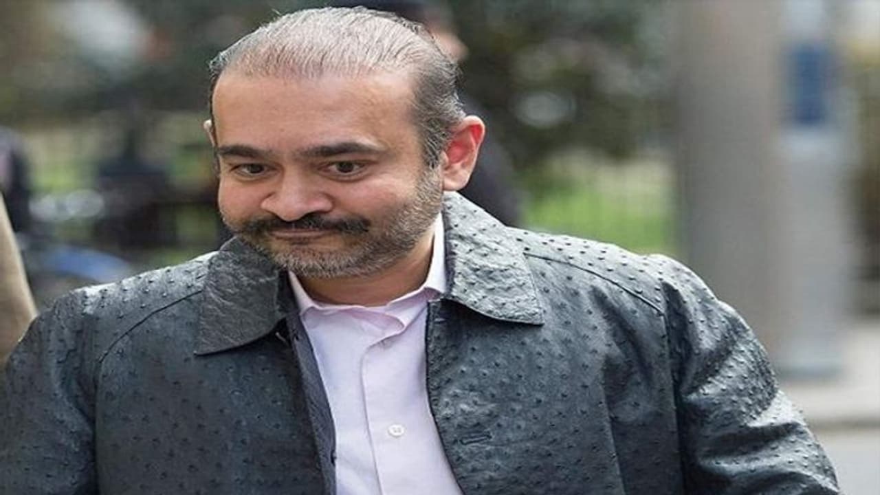 भगोड़े नीरव मोदी की हिरासत बढ़ गई, 2 जनवरी को वीडियो लिंक के जरिए होगा पेश भगोड़े नीरव मोदी की हिरासत बढ़ गई, 2 जनवरी को वीडियो लिंक के जरिए होगा पेश