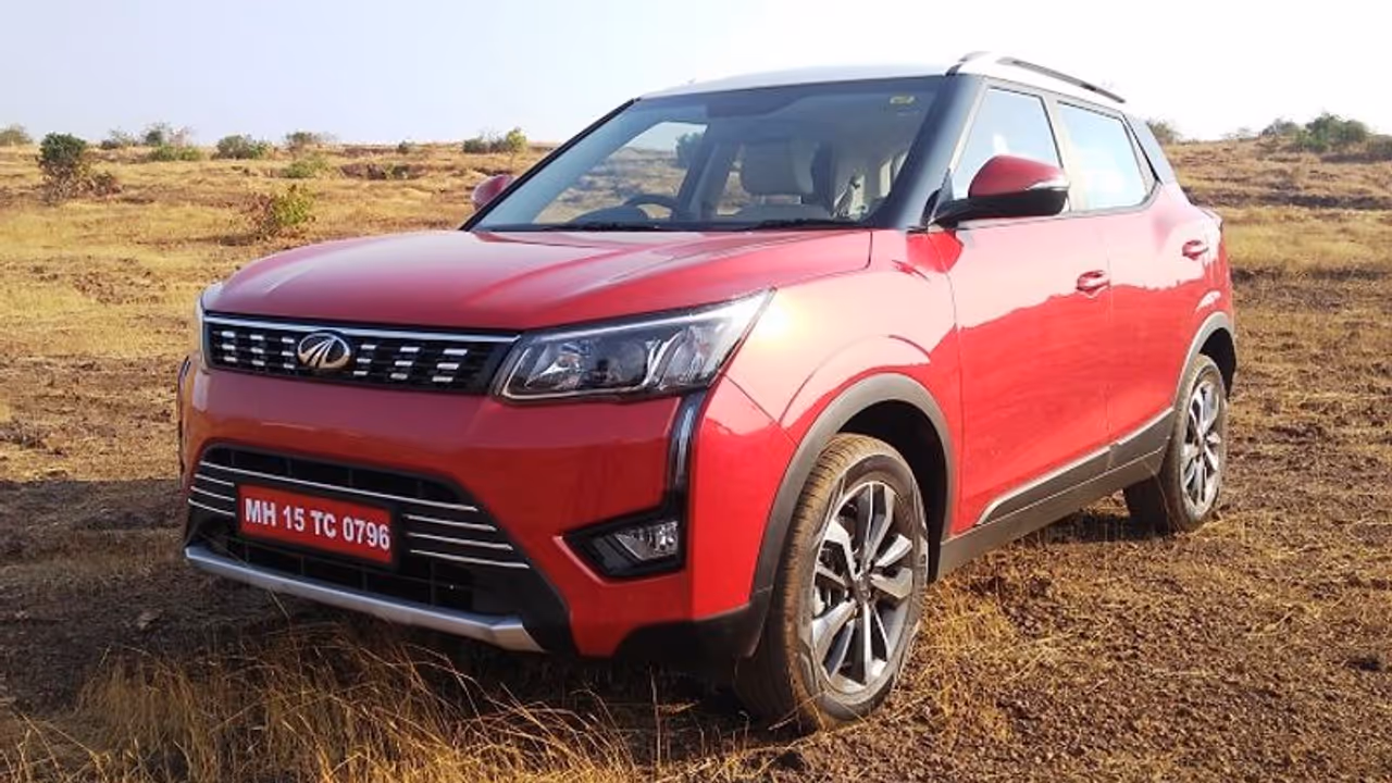 ഒരുലക്ഷം വെട്ടിക്കുറച്ചു, വമ്പന് വിലക്കിഴിവില് XUV300 വീട്ടിലെത്തും! ഒരുലക്ഷം വെട്ടിക്കുറച്ചു, വമ്പന് വിലക്കിഴിവില് XUV300 വീട്ടിലെത്തും!