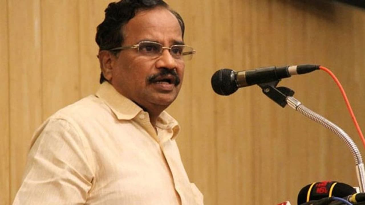 என் பின்னால் அணிவகுக்காத இந்தத் தமிழ் மக்கள் வெட்கித் தலை குனிய வேண்டும் தமிழருவி மணியன்