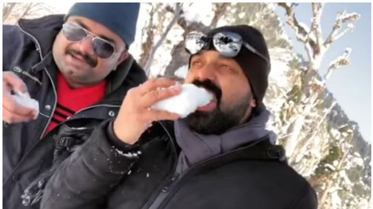 മഞ്ഞു വാരിക്കഴിച്ച് കുഞ്ചാക്കോ ബോബൻ വീഡിയോ മഞ്ഞു വാരിക്കഴിച്ച് കുഞ്ചാക്കോ ബോബൻ വീഡിയോ