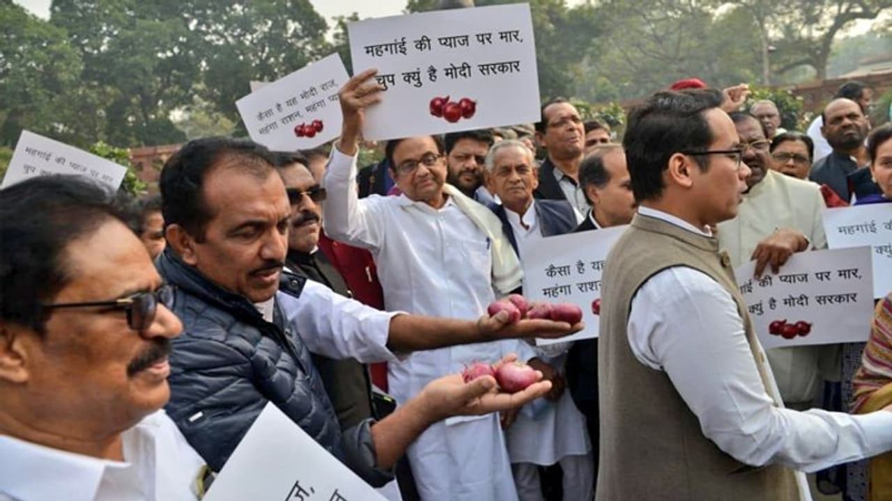 जेल में लकड़ी पर सोने से मेरी रीढ़ की हड्डी, गर्दन मजबूत हुई...चिदंबरम ने की प्रेस कॉन्फ्रेंस जेल में लकड़ी पर सोने से मेरी रीढ़ की हड्डी, गर्दन मजबूत हुई...चिदंबरम ने की प्रेस कॉन्फ्रेंस