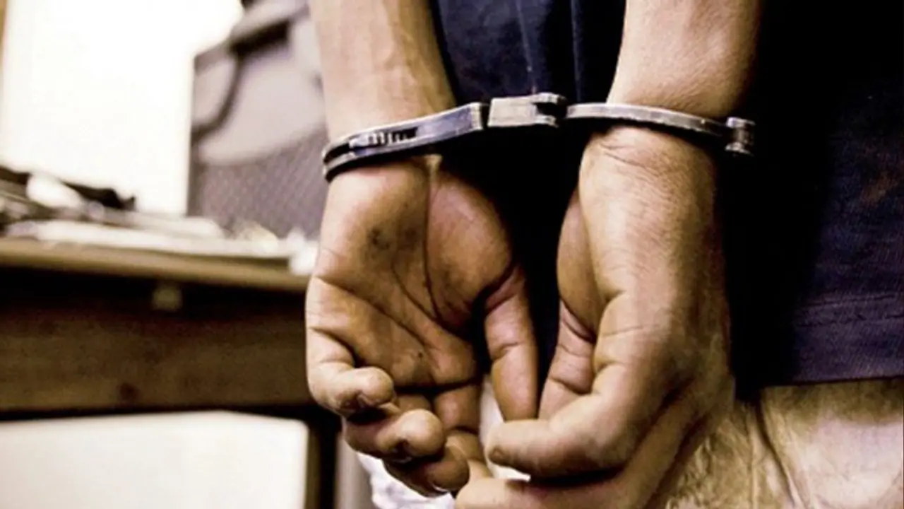 समाजवादी पार्टी के दो कार्यकर्ता कर रहे थे जबरन वसूली, पुलिस ने ऐसे फंदा लगाकर पकड़ा समाजवादी पार्टी के दो कार्यकर्ता कर रहे थे जबरन वसूली, पुलिस ने ऐसे फंदा लगाकर पकड़ा