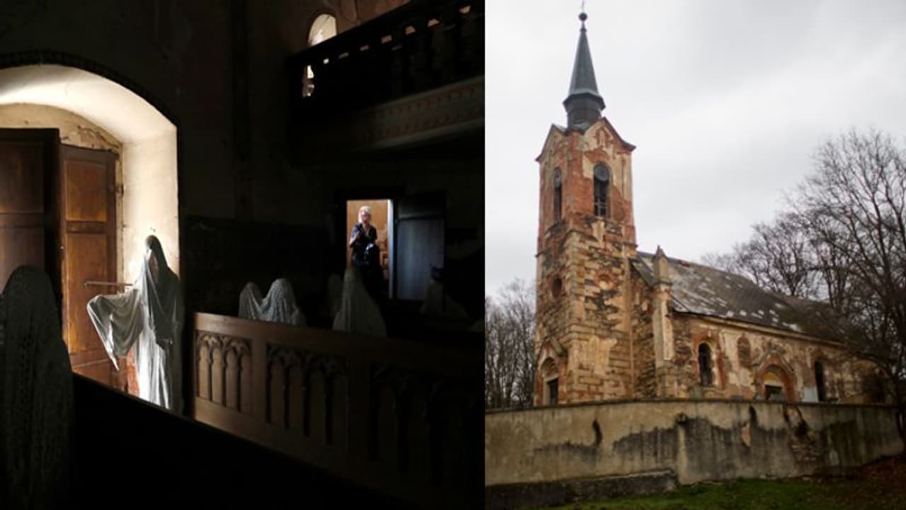 തൂണുകള്ക്കിടയില്, അള്ത്താരയില്, വാതിലുകള്ക്കരികില് നിറയെ പ്രേതങ്ങള്; ഇത് ആരും ഭയക്കുന്ന പ്രേതപ്പള്ളി തൂണുകള്ക്കിടയില്, അള്ത്താരയില്, വാതിലുകള്ക്കരികില് നിറയെ പ്രേതങ്ങള്; ഇത് ആരും ഭയക്കുന്ന പ്രേതപ്പള്ളി