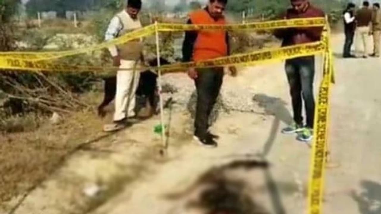 उन्नाव पीड़िता को एक साल से टॉर्चर कर रहा था आरोपी, पिता बोले जिसे अपना समझा उसी ने बर्बाद कर दी जिंदगी