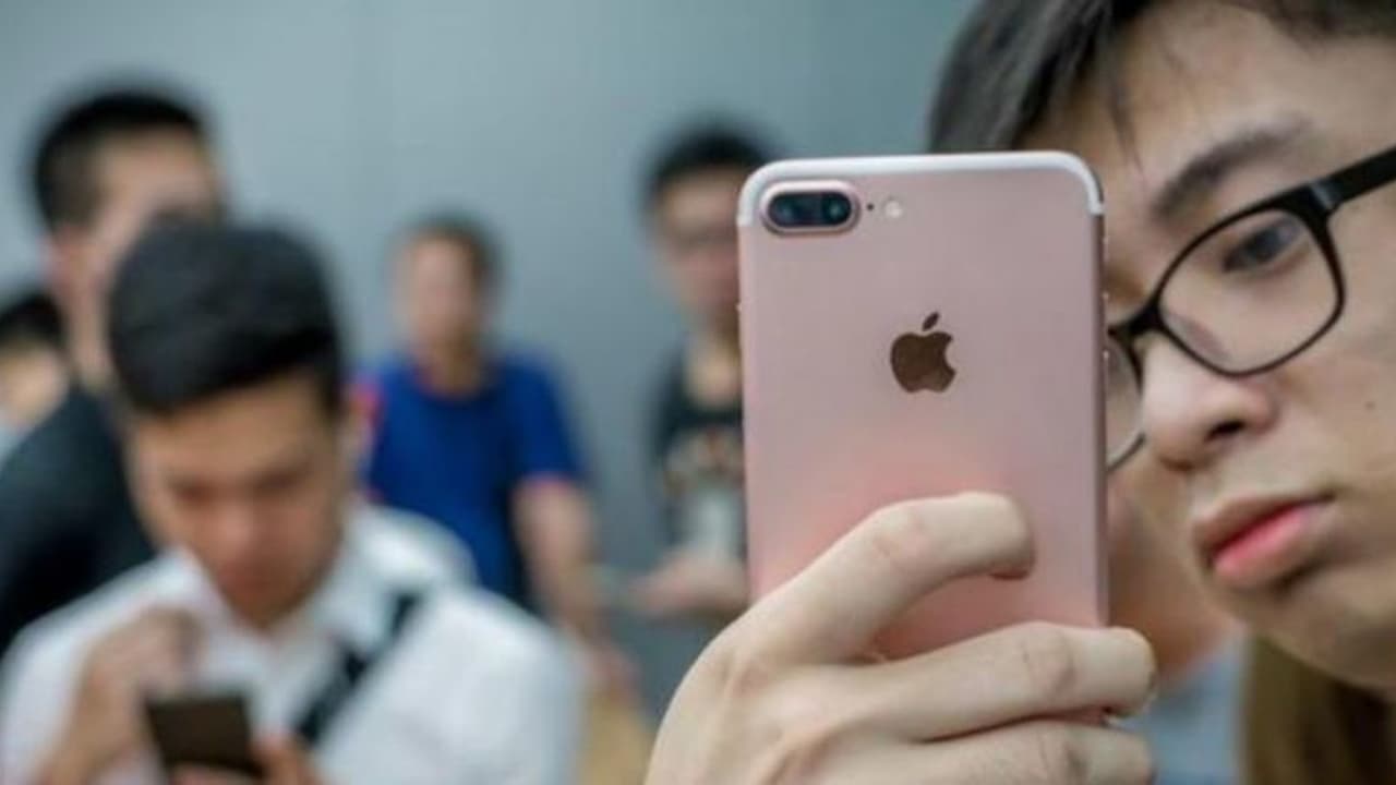 ఇక అక్కడ సిమ్ కొనలంటే ఫేస్ స్కాన్ తప్పనిసరి... ఇక అక్కడ సిమ్ కొనలంటే ఫేస్ స్కాన్ తప్పనిసరి...