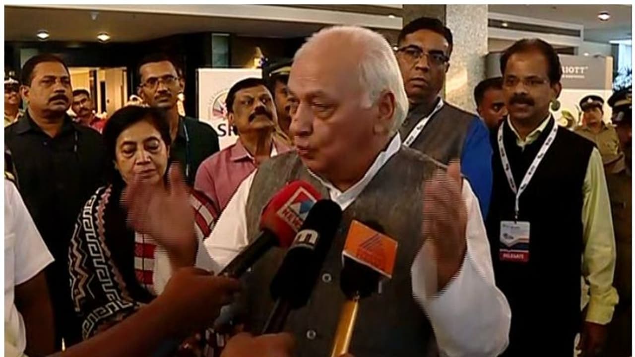 Kerala Assembly witnesses high drama as Opposition MLAs block Governor's way, display anti CAA placards Kerala Assembly witnesses high drama as Opposition MLAs block Governor's way, display anti CAA placards