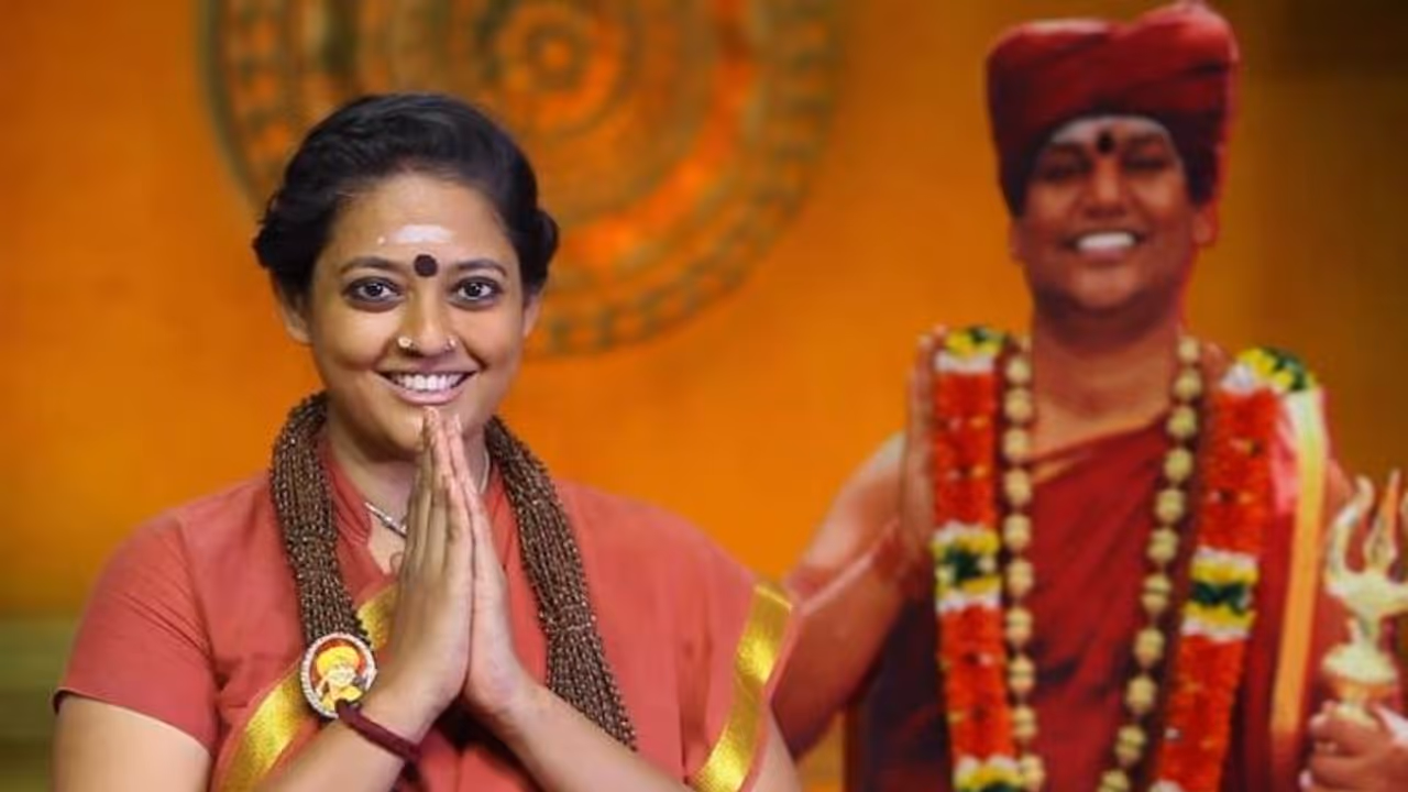 நாடும் இல்லை... வீடும் இல்லை... தனித் தீவில் இருந்து தப்பி ரஞ்சிதாவுடன் ஓடிய நித்தியானந்தா..! நாடும் இல்லை... வீடும் இல்லை... தனித் தீவில் இருந்து தப்பி ரஞ்சிதாவுடன் ஓடிய நித்தியானந்தா..!