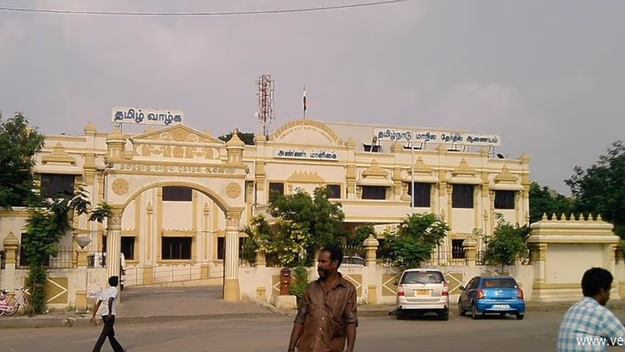 இன்று யாராவது வேட்புமனு தாக்கல் பண்ண வந்தா வாங்காதீங்க !! கலெக்டர்களுக்கு தேர்தல் ஆணையம் உத்தரவு !! இன்று யாராவது வேட்புமனு தாக்கல் பண்ண வந்தா வாங்காதீங்க !! கலெக்டர்களுக்கு தேர்தல் ஆணையம் உத்தரவு !!