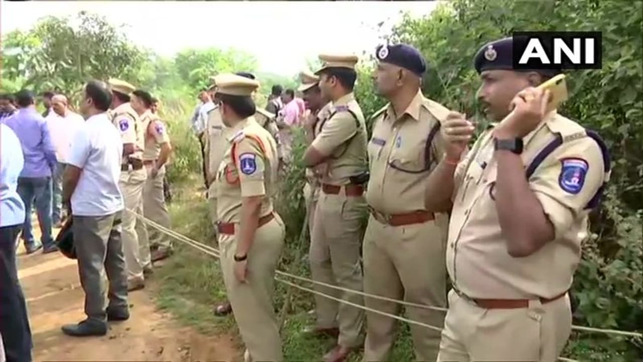 Disha Case: మంచి పని చేస్తే ప్రజలు అభినందిస్తారు.... ఎన్ కౌంటర్ పై పోలీసుల స్పందన Disha Case: మంచి పని చేస్తే ప్రజలు అభినందిస్తారు.... ఎన్ కౌంటర్ పై పోలీసుల స్పందన