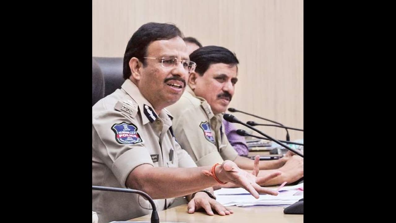 మృతిచెందిన టెక్కీల పేరుతో రుణం: ఆరుగురు సభ్యుల ముఠా అరెస్ట్ మృతిచెందిన టెక్కీల పేరుతో రుణం: ఆరుగురు సభ్యుల ముఠా అరెస్ట్