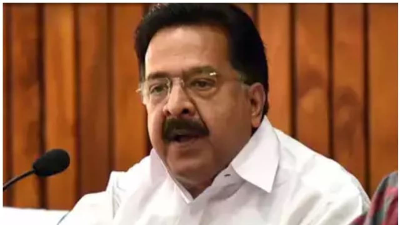 ഭൂരിപക്ഷം വച്ച് നാളെ കേരളത്തേയും വെട്ടി മുറിക്കില്ലേ? രമേശ് ചെന്നിത്തല നിയമസഭയിൽ ഭൂരിപക്ഷം വച്ച് നാളെ കേരളത്തേയും വെട്ടി മുറിക്കില്ലേ? രമേശ് ചെന്നിത്തല നിയമസഭയിൽ