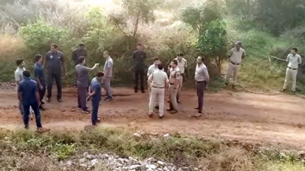 হায়দরাবাদ পুলিশকে কুর্নিশ সাইনা হরভজনের, প্রশ্ন তুললেন জোয়ালা