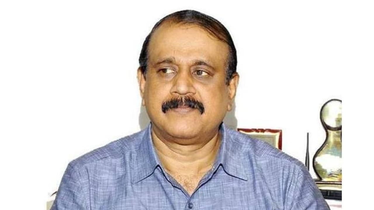 മുൻ പൊലീസ് ഓഫീസർ എന്ന നിലയിൽ ശരിയല്ലെന്നും, ഒരു പിതാവെന്ന നിലയിൽ ഇതല്ലാതെന്തെന്നും തോന്നുന്നു: ദിശ കേസില് സെന്കുമാര് മുൻ പൊലീസ് ഓഫീസർ എന്ന നിലയിൽ ശരിയല്ലെന്നും, ഒരു പിതാവെന്ന നിലയിൽ ഇതല്ലാതെന്തെന്നും തോന്നുന്നു: ദിശ കേസില് സെന്കുമാര്