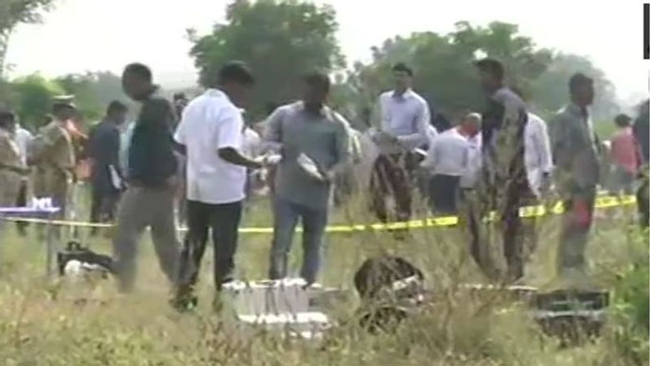 জাস্টিস না রিভেঞ্জ, হায়দরাবাদ এনকাউন্টারের পর উঠছে প্রশ্ন জাস্টিস না রিভেঞ্জ, হায়দরাবাদ এনকাউন্টারের পর উঠছে প্রশ্ন