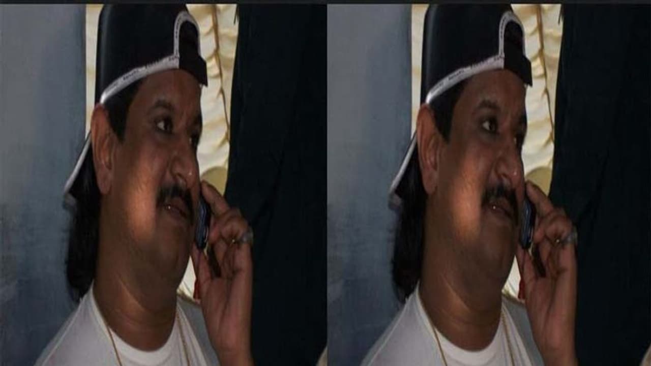 గ్యాంగ్స్టర్ నయీం కేసులో కీలక పరిణామం: భార్య హాసీనాకి ఐటీ శాఖ నోటీసులు గ్యాంగ్స్టర్ నయీం కేసులో కీలక పరిణామం: భార్య హాసీనాకి ఐటీ శాఖ నోటీసులు