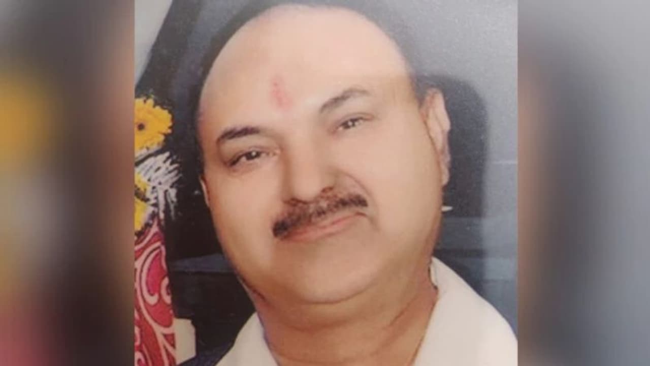 വിവാഹേതര ബന്ധമെന്ന് സംശയം; ഭാര്യയെയും മരുമകളെയും കൊലപ്പെടുത്തി മുൻ അധ്യാപകൻ വിവാഹേതര ബന്ധമെന്ന് സംശയം; ഭാര്യയെയും മരുമകളെയും കൊലപ്പെടുത്തി മുൻ അധ്യാപകൻ