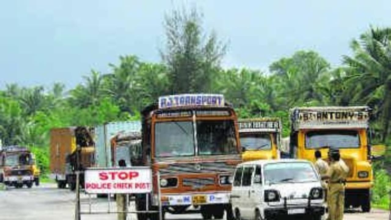 ಲಾಕ್ಡೌನ್: ಕೊಪ್ಪಳದಲ್ಲಿ 8 ಗಡಿ ಬಂದ್ ಲಾಕ್ಡೌನ್: ಕೊಪ್ಪಳದಲ್ಲಿ 8 ಗಡಿ ಬಂದ್