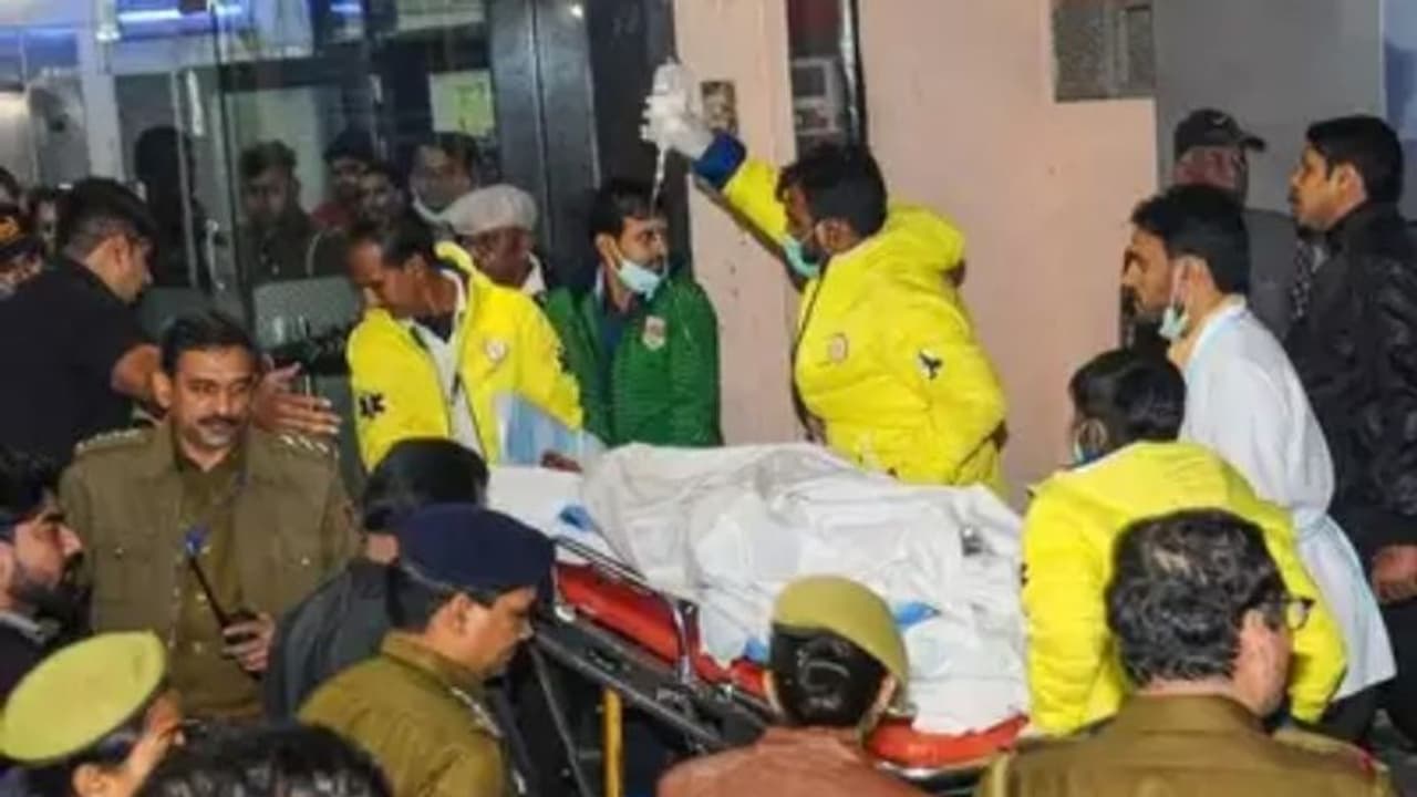 48గంటలపాటు పోరాడి... ఉన్నావ్ అత్యాచార బాధితురాలు మృతి 48గంటలపాటు పోరాడి... ఉన్నావ్ అత్యాచార బాధితురాలు మృతి