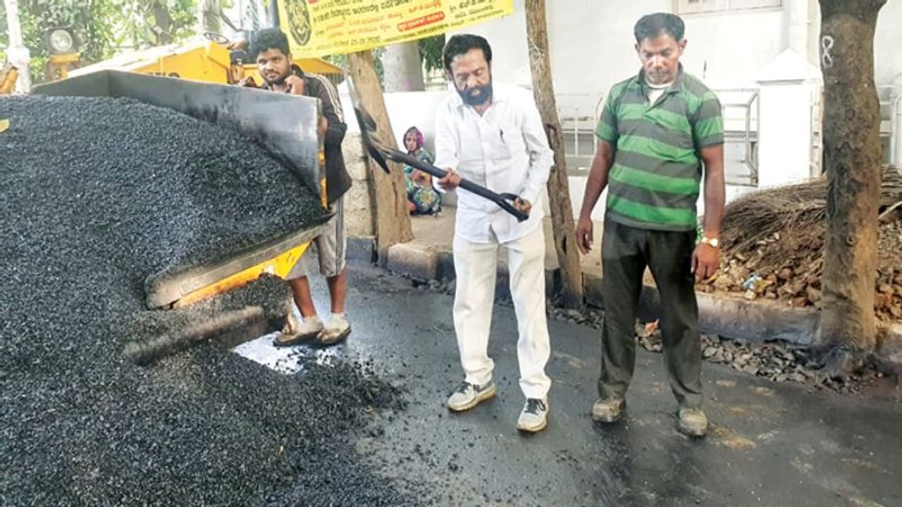 ಶೀಘ್ರ ಸಿರ್ಸಿ ಸರ್ಕಲ್ ಫ್ಲೈ ಓವರ್ ಡಾಂಬರೀಕರಣ ಆರಂಭ ಶೀಘ್ರ ಸಿರ್ಸಿ ಸರ್ಕಲ್ ಫ್ಲೈ ಓವರ್ ಡಾಂಬರೀಕರಣ ಆರಂಭ