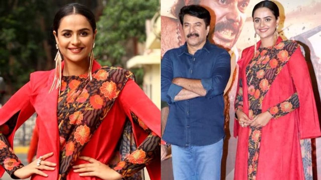 സാരിയോടൊപ്പം ജാക്കറ്റ്; മമ്മൂട്ടിക്കൊപ്പം സ്റ്റൈലിഷായി മാമാങ്കം നായിക സാരിയോടൊപ്പം ജാക്കറ്റ്; മമ്മൂട്ടിക്കൊപ്പം സ്റ്റൈലിഷായി മാമാങ്കം നായിക