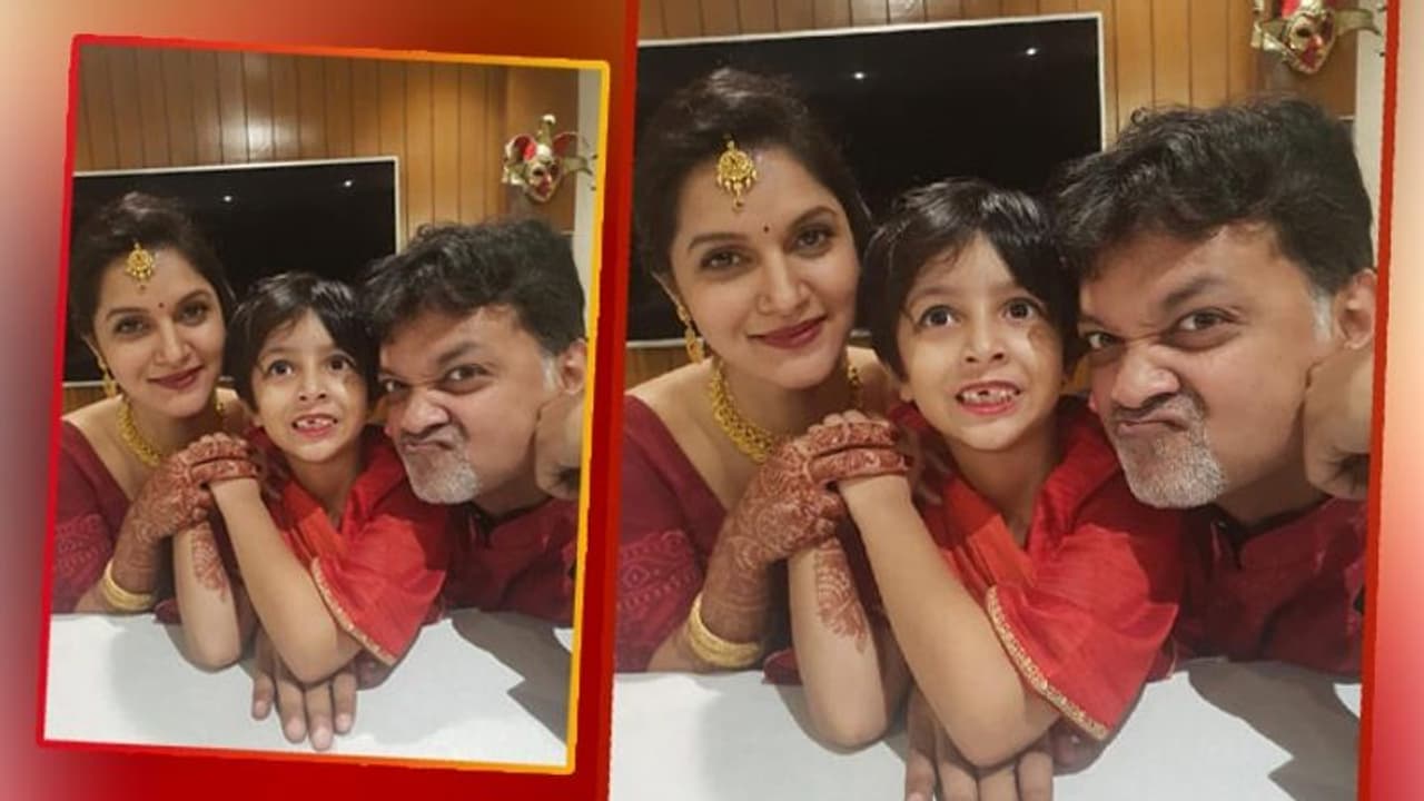 ভালোবাসা ও স্নেহের জয়, দীর্ঘ অপেক্ষার পর মেয়েকে বুকে জড়িয়ে ঘুম পাড়ালেন সৃজিত ভালোবাসা ও স্নেহের জয়, দীর্ঘ অপেক্ষার পর মেয়েকে বুকে জড়িয়ে ঘুম পাড়ালেন সৃজিত