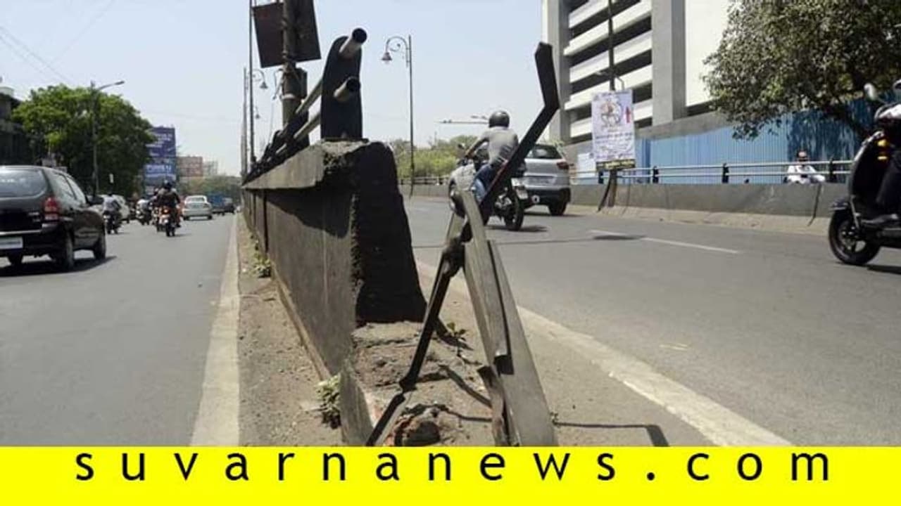 ಬಾದಾಮಿ: ಅಪಘಾತಕ್ಕೆ ಆಹ್ವಾನ ನೀಡುತ್ತಿರುವ ರಸ್ತೆ ವಿಭಜಕ ಬಾದಾಮಿ: ಅಪಘಾತಕ್ಕೆ ಆಹ್ವಾನ ನೀಡುತ್ತಿರುವ ರಸ್ತೆ ವಿಭಜಕ