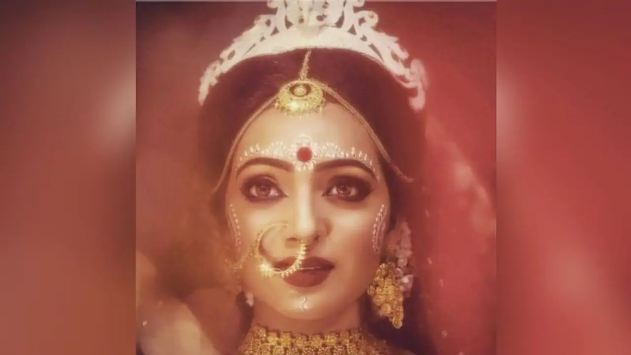 'বিনোদিনী'র বিয়ে থেকে রিসেপশন, টিকটকে ঝড় তুললেন টেলি অভিনেত্রী 'বিনোদিনী'র বিয়ে থেকে রিসেপশন, টিকটকে ঝড় তুললেন টেলি অভিনেত্রী