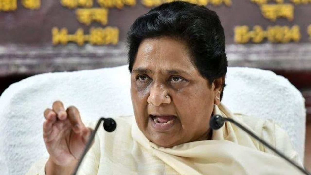 बलात्कार आरोपियों को निर्धारित समय के भीतर हो फांसी की सजा: मायावती बलात्कार आरोपियों को निर्धारित समय के भीतर हो फांसी की सजा: मायावती