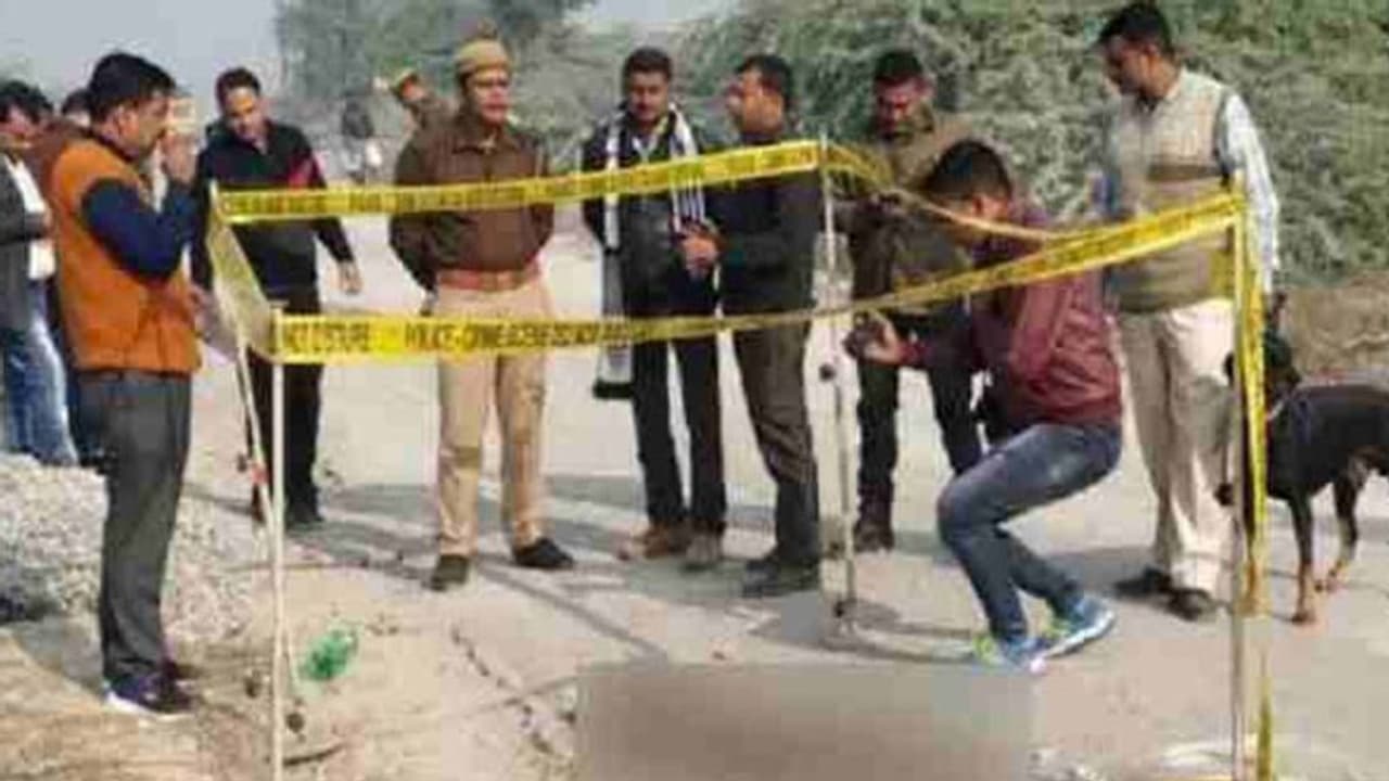 उन्नाव मामले में पीड़िता के पिता ने कहा, हमेशा स्टेशन छोड़ने जाता था, इस बार वो अकेले चली गई