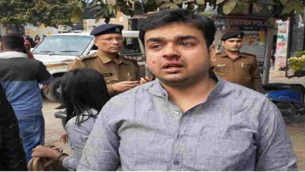 पटना विवि छात्रसंघ चुनाव में फायरिंग, कई छात्रों को पुलिस ने उठाया, माहौल तनावपूर्ण पटना विवि छात्रसंघ चुनाव में फायरिंग, कई छात्रों को पुलिस ने उठाया, माहौल तनावपूर्ण