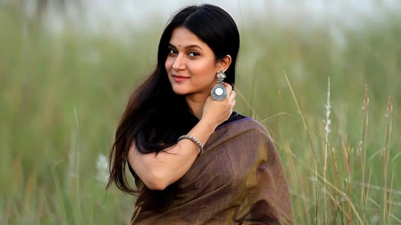 ১৫ বছর পার, শাশুড়ি মায়ের আহ্বানেই রবি স্মরণে নৃত্য পরিবেশন মিথিলার ১৫ বছর পার, শাশুড়ি মায়ের আহ্বানেই রবি স্মরণে নৃত্য পরিবেশন মিথিলার