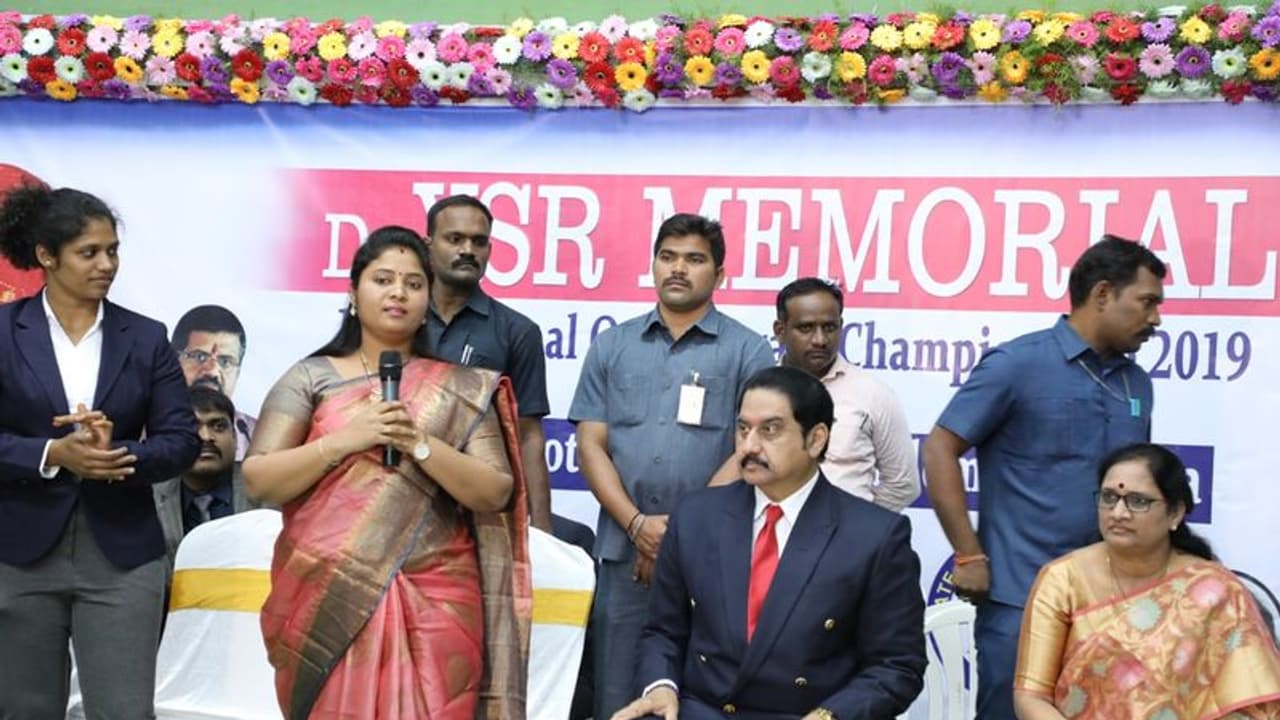 తప్పు చేసిన వారిని దేవుడు శిక్షిస్తాడు: దిశ నిందితుల ఎన్ కౌంటర్ పై ఏపీ డిప్యూటీ సీఎం తప్పు చేసిన వారిని దేవుడు శిక్షిస్తాడు: దిశ నిందితుల ఎన్ కౌంటర్ పై ఏపీ డిప్యూటీ సీఎం