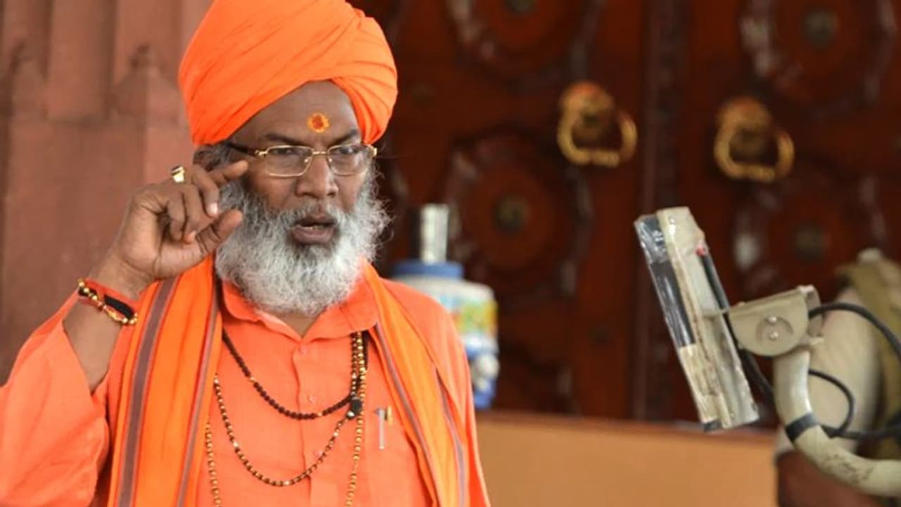 प्रियंका के बाद पीड़ित परिवार से मिलने पहुंचे BJP सांसद साक्षी महाराज, बोले बदनाम हो चुका है उन्नाव का नाम प्रियंका के बाद पीड़ित परिवार से मिलने पहुंचे BJP सांसद साक्षी महाराज, बोले बदनाम हो चुका है उन्नाव का नाम