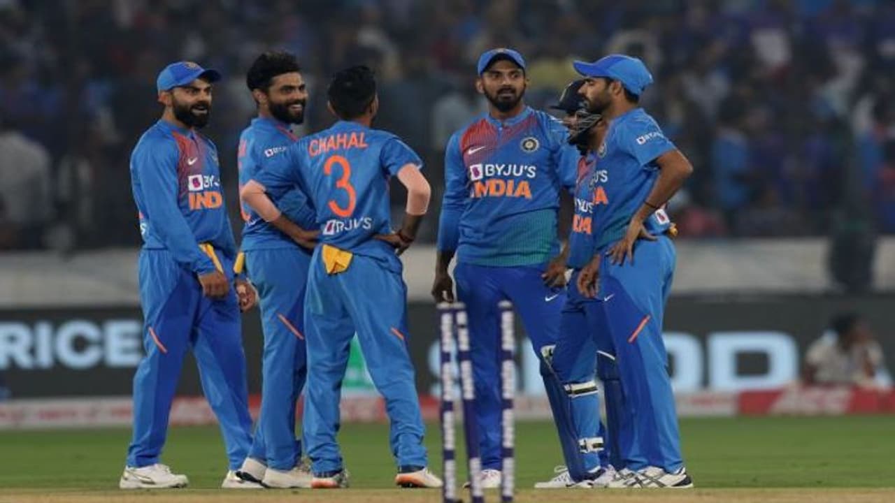 রবিবারই সিরিজের ফয়সালা চায় টিম ইন্ডিয়া, মান বাঁচানোর লড়াই পোলার্ডদের রবিবারই সিরিজের ফয়সালা চায় টিম ইন্ডিয়া, মান বাঁচানোর লড়াই পোলার্ডদের