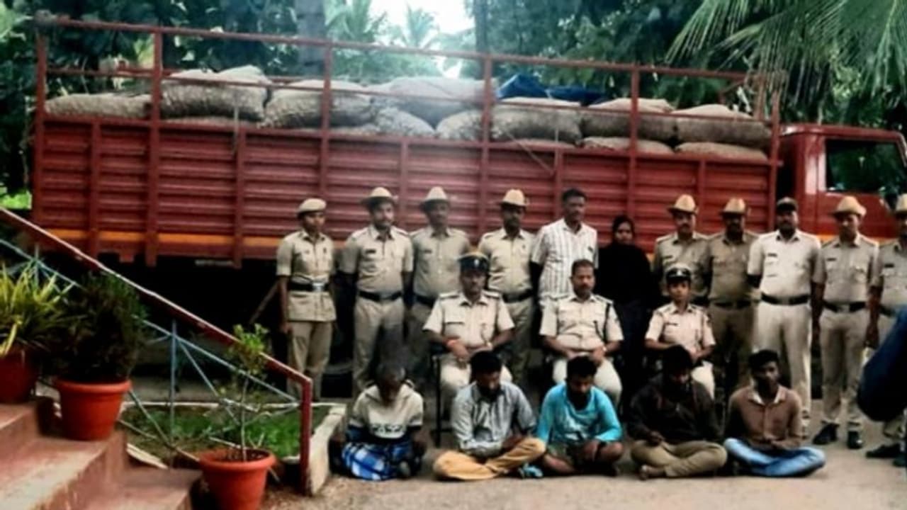 7 ಲಕ್ಷದ ಈರುಳ್ಳಿ ಕಳ್ಳತನ: ಆನಿಯನ್‌ಗಾಗಿ ಆ್ಯಕ್ಸಿಡೆಂಟ್ ಹೈಡ್ರಾಮ..!