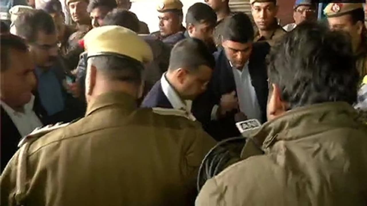 दिल्ली अग्निकांडः पीएम मोदी ने ट्वीट कर जताया दुख, दिल्ली सरकार मृतकों को देगी 10 10 लाख रुपए दिल्ली अग्निकांडः पीएम मोदी ने ट्वीट कर जताया दुख, दिल्ली सरकार मृतकों को देगी 10 10 लाख रुपए