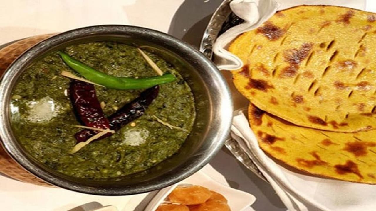 इन सर्दियों में इस तरह बनाएं सरसों का साग, टेस्टी के साथ होता है हेल्दी इन सर्दियों में इस तरह बनाएं सरसों का साग, टेस्टी के साथ होता है हेल्दी