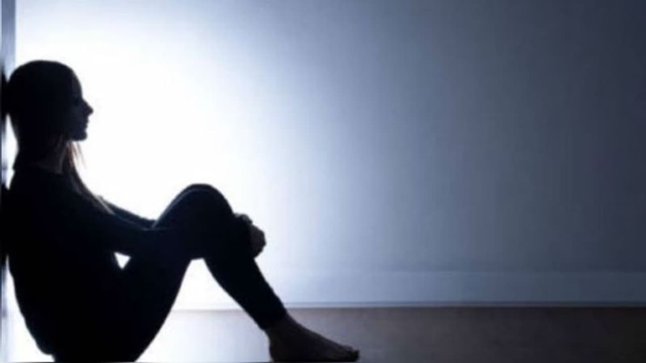 திருச்சியில் அதிர்ச்சி..! விடுதியில் தூக்கிட்டு இன்ஜினியரிங் மாணவி தற்கொலை..! திருச்சியில் அதிர்ச்சி..! விடுதியில் தூக்கிட்டு இன்ஜினியரிங் மாணவி தற்கொலை..!