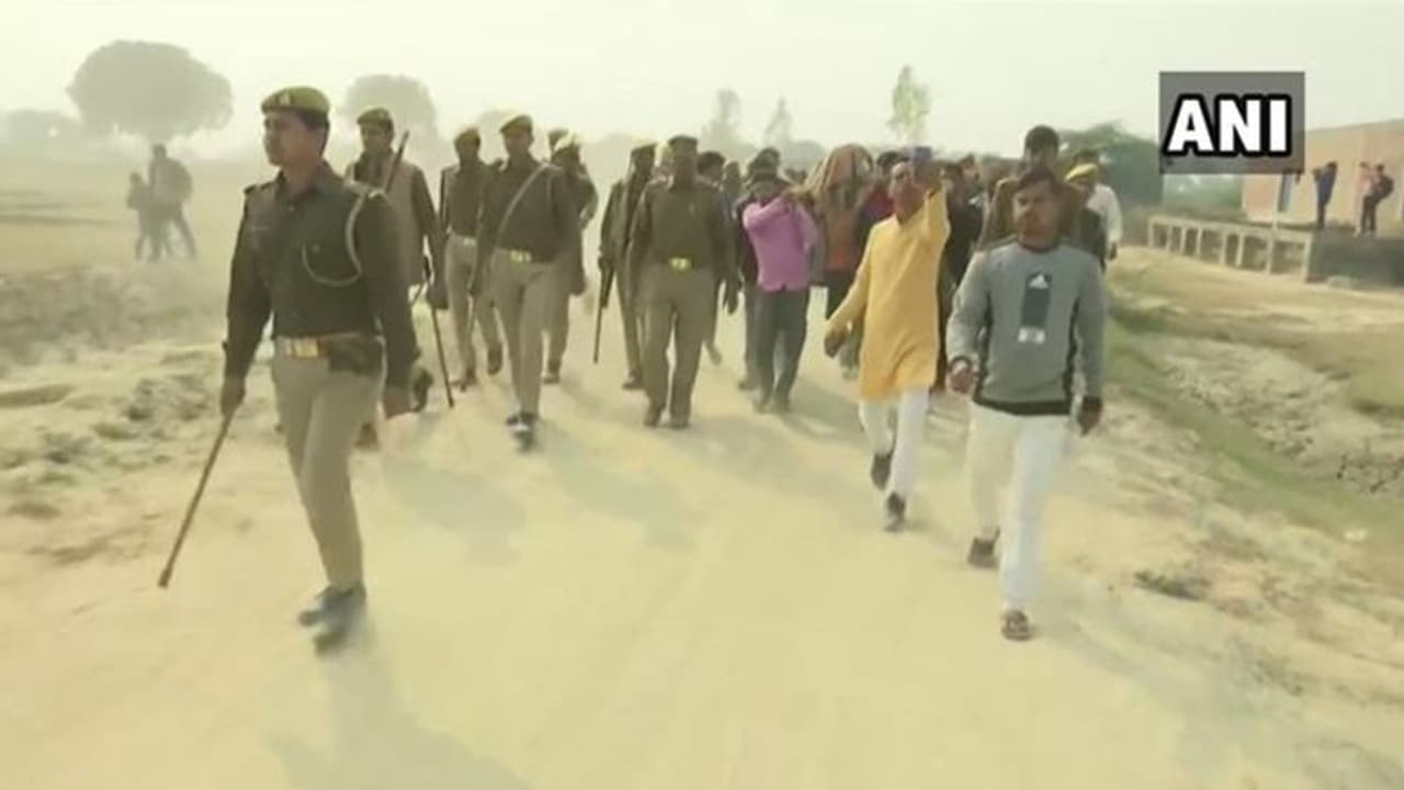 उन्नाव गैंगरेप केस: 2 मकान और बहन को सरकारी नौकरी, अंतिम संस्कार के लिए राजी हुआ परिवार उन्नाव गैंगरेप केस: 2 मकान और बहन को सरकारी नौकरी, अंतिम संस्कार के लिए राजी हुआ परिवार