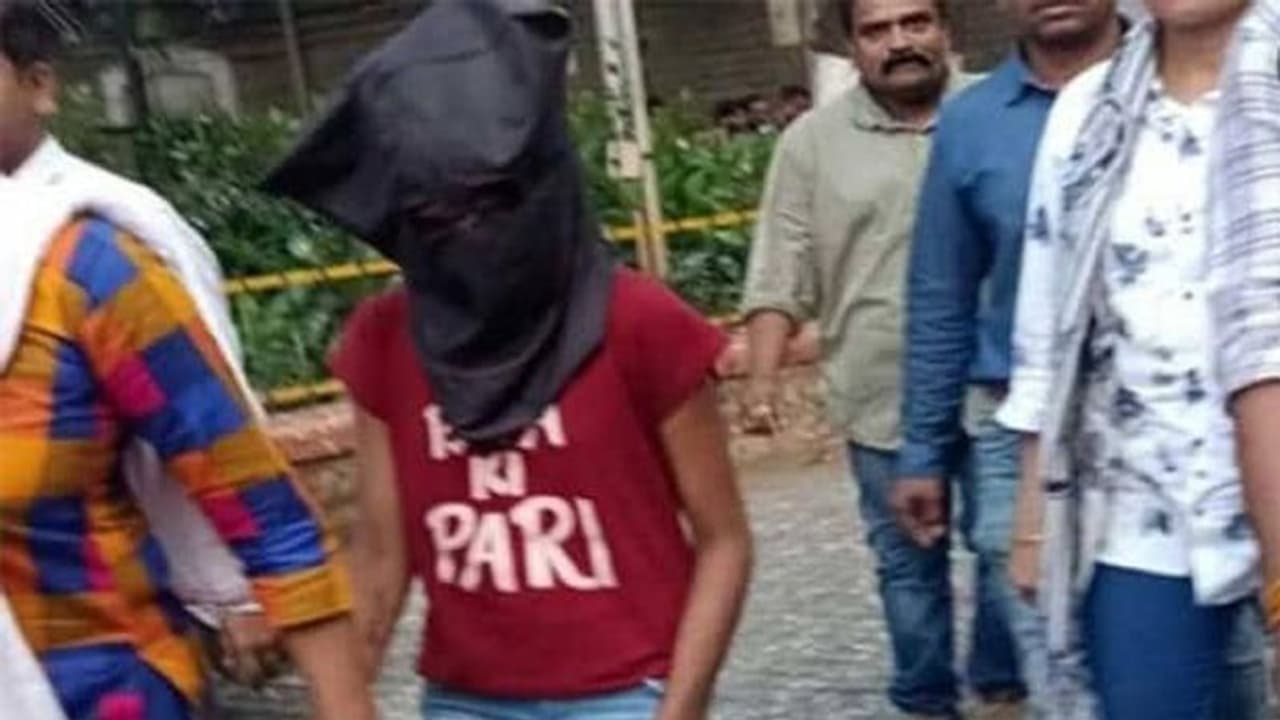 बेटी ने प्रेमी के साथ मिलकर की पिता की हत्या, फिर शरीर के टुकड़े टुकड़े कर नदी में फेंक दिया