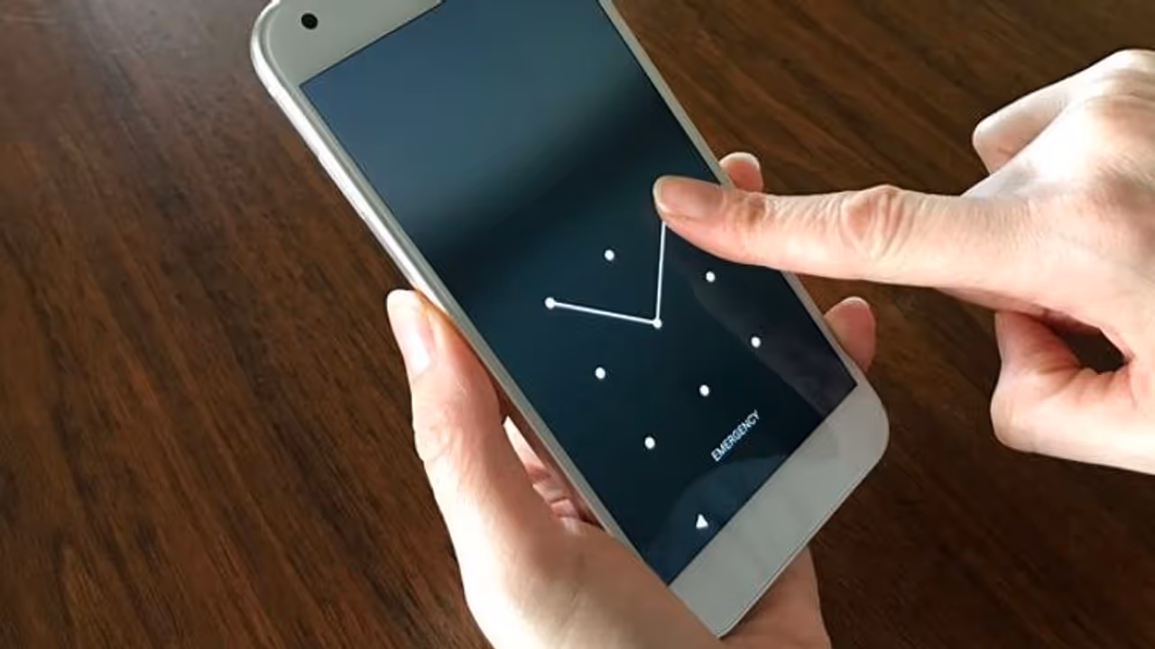 ಸ್ಮಾರ್ಟ್ ಪೋನ್ ಲಾಕ್ ವಿಧಾನ ನಿಮ್ಮ ವಯಸ್ಸನ್ನು ಹೇಳುತ್ತೆ! ಸ್ಮಾರ್ಟ್ ಪೋನ್ ಲಾಕ್ ವಿಧಾನ ನಿಮ್ಮ ವಯಸ್ಸನ್ನು ಹೇಳುತ್ತೆ!