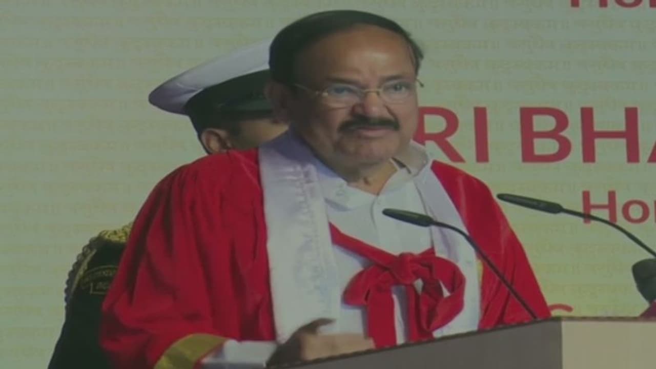 वर्ल्ड रैकिंग में भारतीय विश्वविद्यालय नहीं पहुंचे, उपराष्ट्रपति वेंकैया नायडू को अफसोस वर्ल्ड रैकिंग में भारतीय विश्वविद्यालय नहीं पहुंचे, उपराष्ट्रपति वेंकैया नायडू को अफसोस