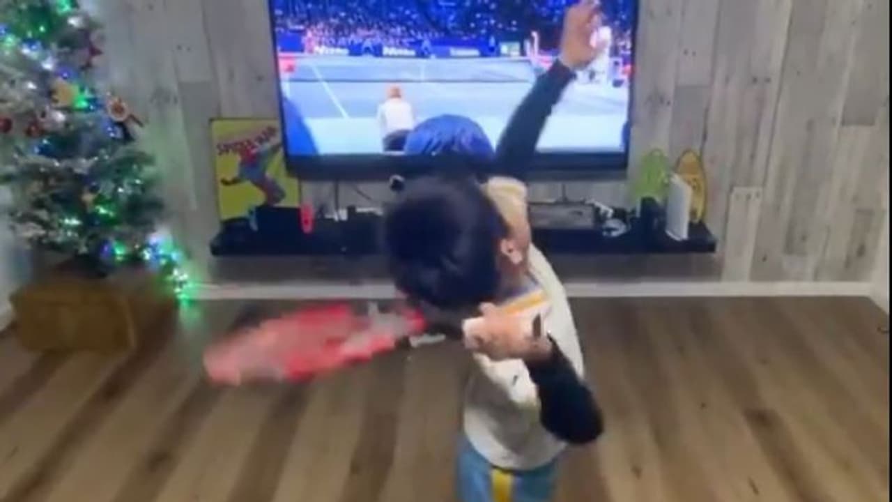 ದಿಗ್ಗಜ ರೋಜರ್ ಫೆಡರರ್ ಅನುಕರಿಸಿದ ಪುಟ್ಟ ಬಾಲಕನಿಗೆ ಭಾರಿ ಮೆಚ್ಚುಗೆ! ದಿಗ್ಗಜ ರೋಜರ್ ಫೆಡರರ್ ಅನುಕರಿಸಿದ ಪುಟ್ಟ ಬಾಲಕನಿಗೆ ಭಾರಿ ಮೆಚ್ಚುಗೆ!