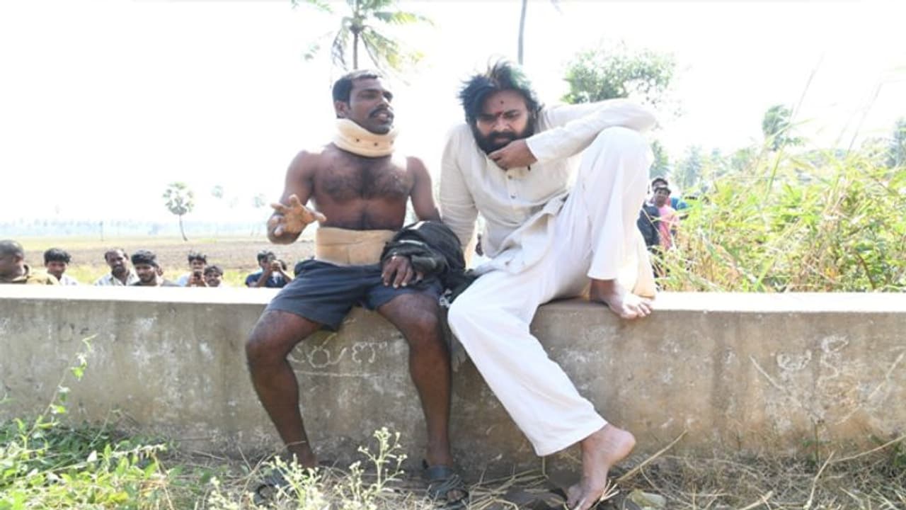 ఎన్నికల సమయంలో కాదు ఆ పని ఇప్పుడు చేయాలి: జగన్ కు పవన్ చురకలు ఎన్నికల సమయంలో కాదు ఆ పని ఇప్పుడు చేయాలి: జగన్ కు పవన్ చురకలు